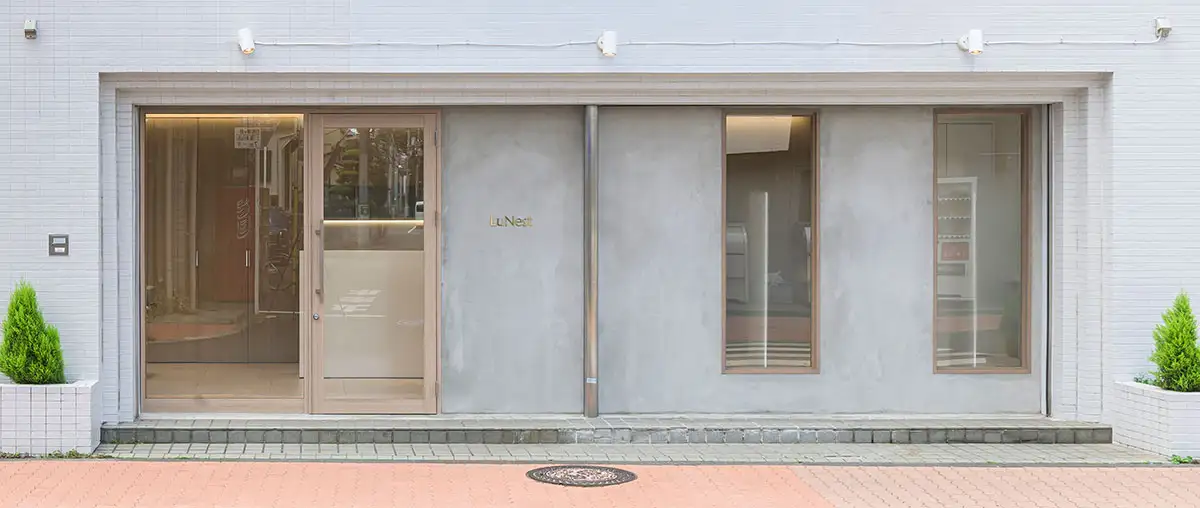 布田駅徒歩2分の美容室LuNestの外観